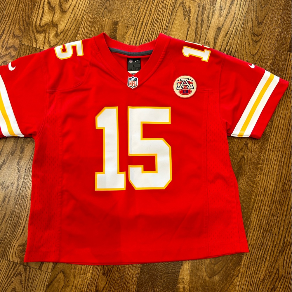 Used NFL Mahomes Chiefs Jersey Size youth large ALTERED in length.